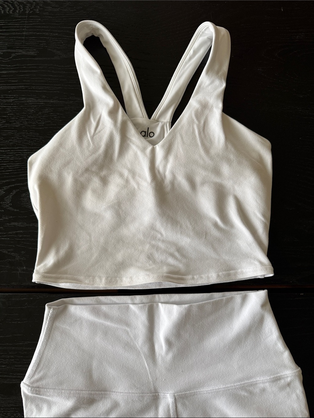 ALO Yoga White V‑Neck Sports Bra & High‑Waist Bike Shorts NEW size Small - Picture 3 of 5